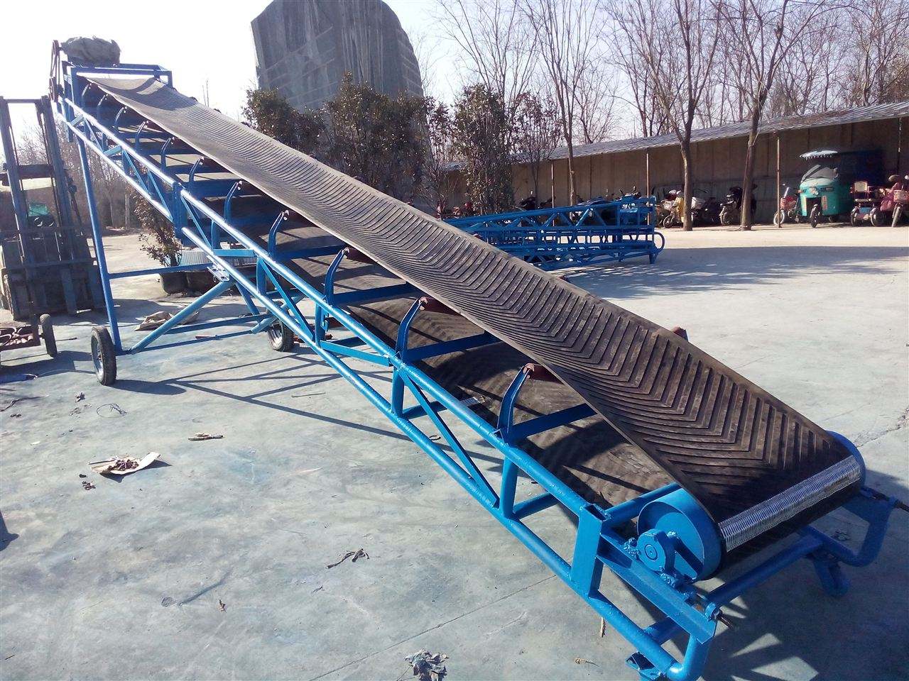 礦山爬坡皮帶機(jī)
